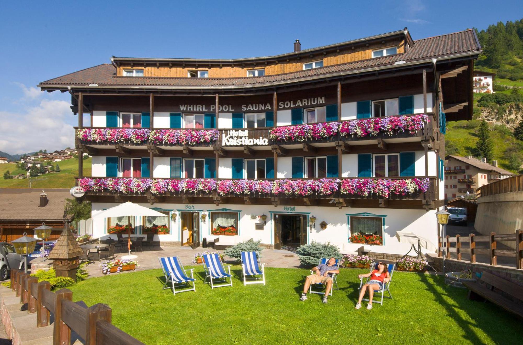 Kristiania Small Dolomites Hotel Селва ди Вал Гардена Екстериор снимка