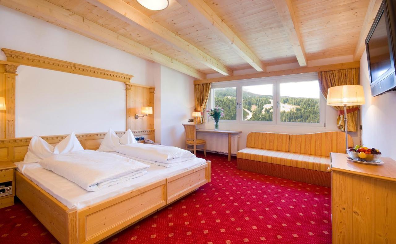 Kristiania Small Dolomites Hotel Селва ди Вал Гардена Стая снимка